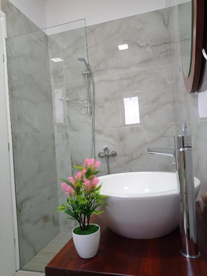 Vasiliu Boutique Hotel Ksamil Exterior photo